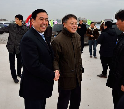 1493798164441842.jpg 趙振元同志與上海科技大學校長江綿恒親切交談.jpg