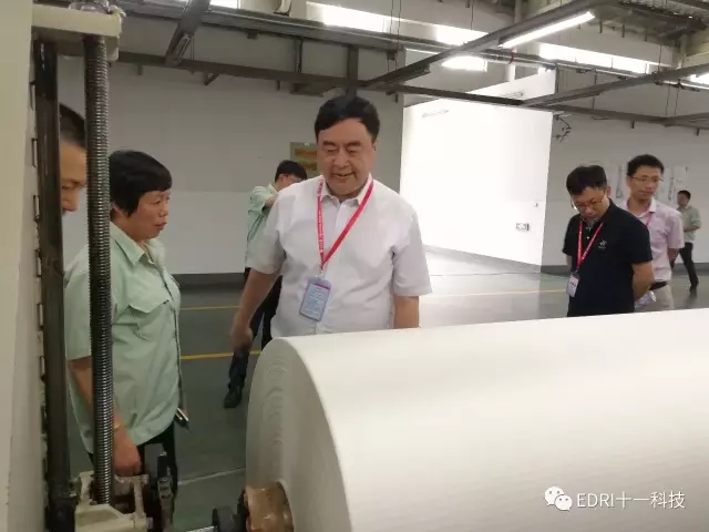 1496428573385223.jpg 8-趙振元詢問產品情況.jpg