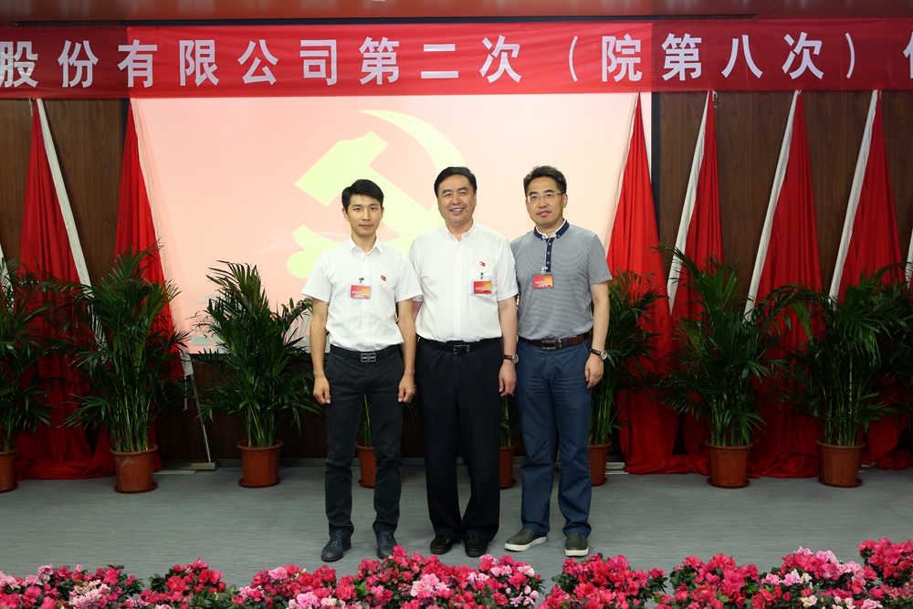 1501050491111795.jpg 合影-趙振元書記與重慶分院黨支部參會黨代表合影.jpg