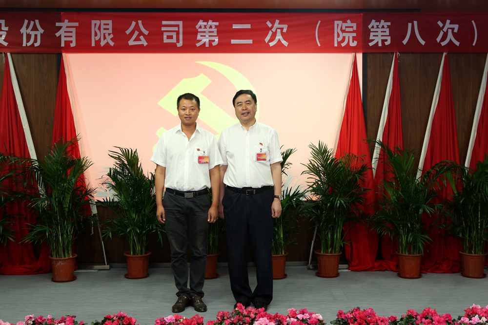 1501050594140282.jpg 合影-趙振元書記與華力項目臨時黨支部參會黨代表合影.jpg